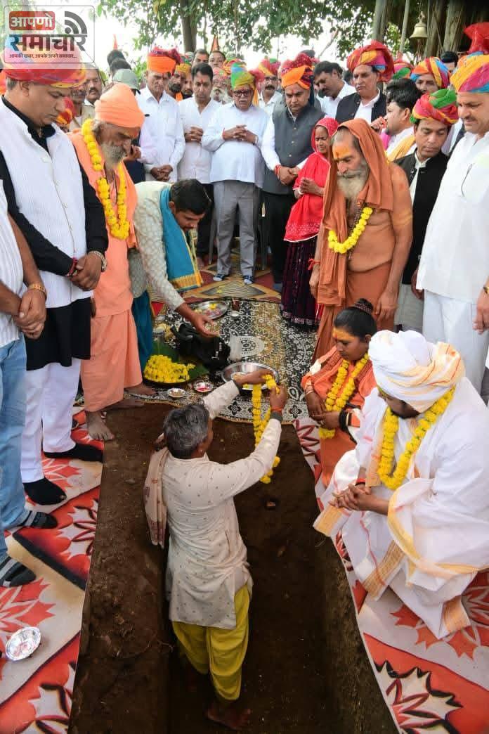 गुलाबचन्द कटारिया ने किया भक्ति-शिरोमणि बालाजी मंदिर का भूमि पूजन।