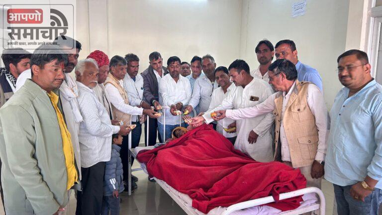 मुख्यमंत्री के जन्मदिवस के अवसर पर मरीजों को फल एवं बिस्किट वितरित ।