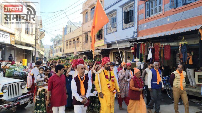 ब्रह्मलीन स्वामी हरिहरानंद गिरि महाराज का 25 वा पुण्यतिथि समारोह : नगर में महिलाओं ने निकाली भव्य कलश यात्रा।