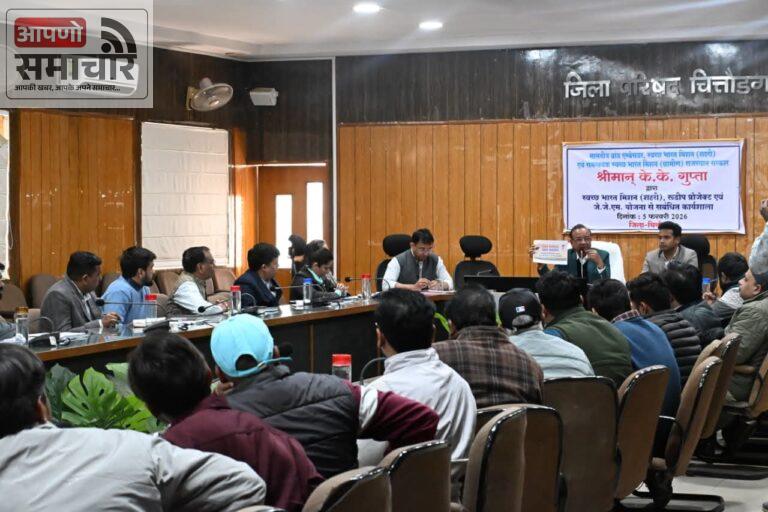 ब्रांड एम्बेसडर के.के. गुप्ता ने ली स्वच्छता को लेकर बैठक।