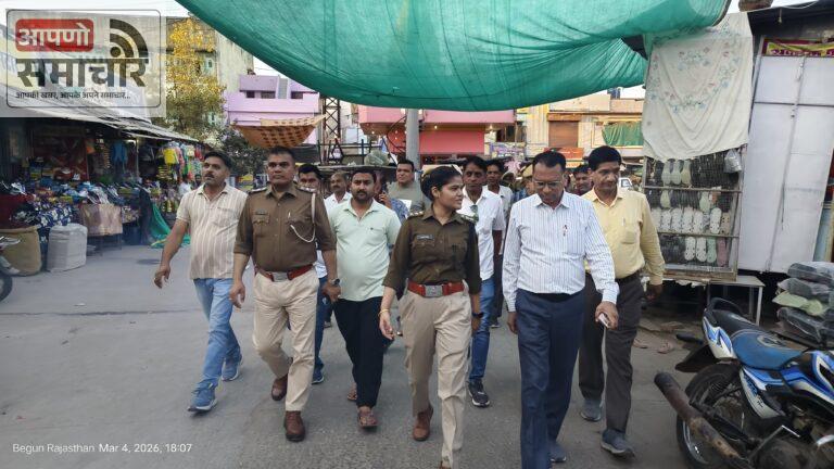 त्यौहारों के मद्देनज़र बेगूं में पुलिस का फ्लैग मार्च।