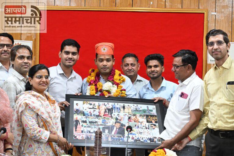 जिला कलक्टर आलोक रंजन को दी भावभीनी विदाई।